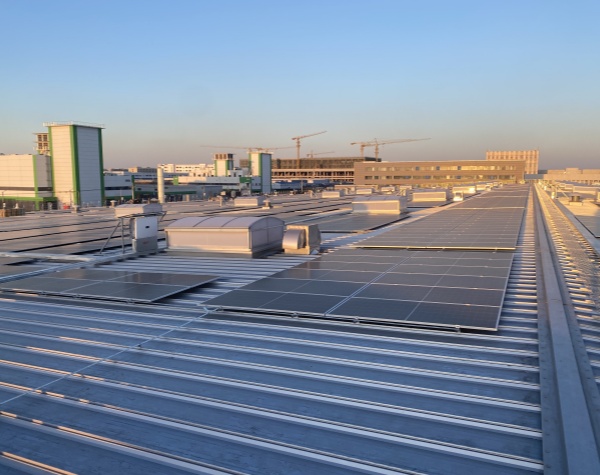 【強(qiáng)航時(shí)代】光伏電站成功并網(wǎng)，開啟綠色能源新篇章！